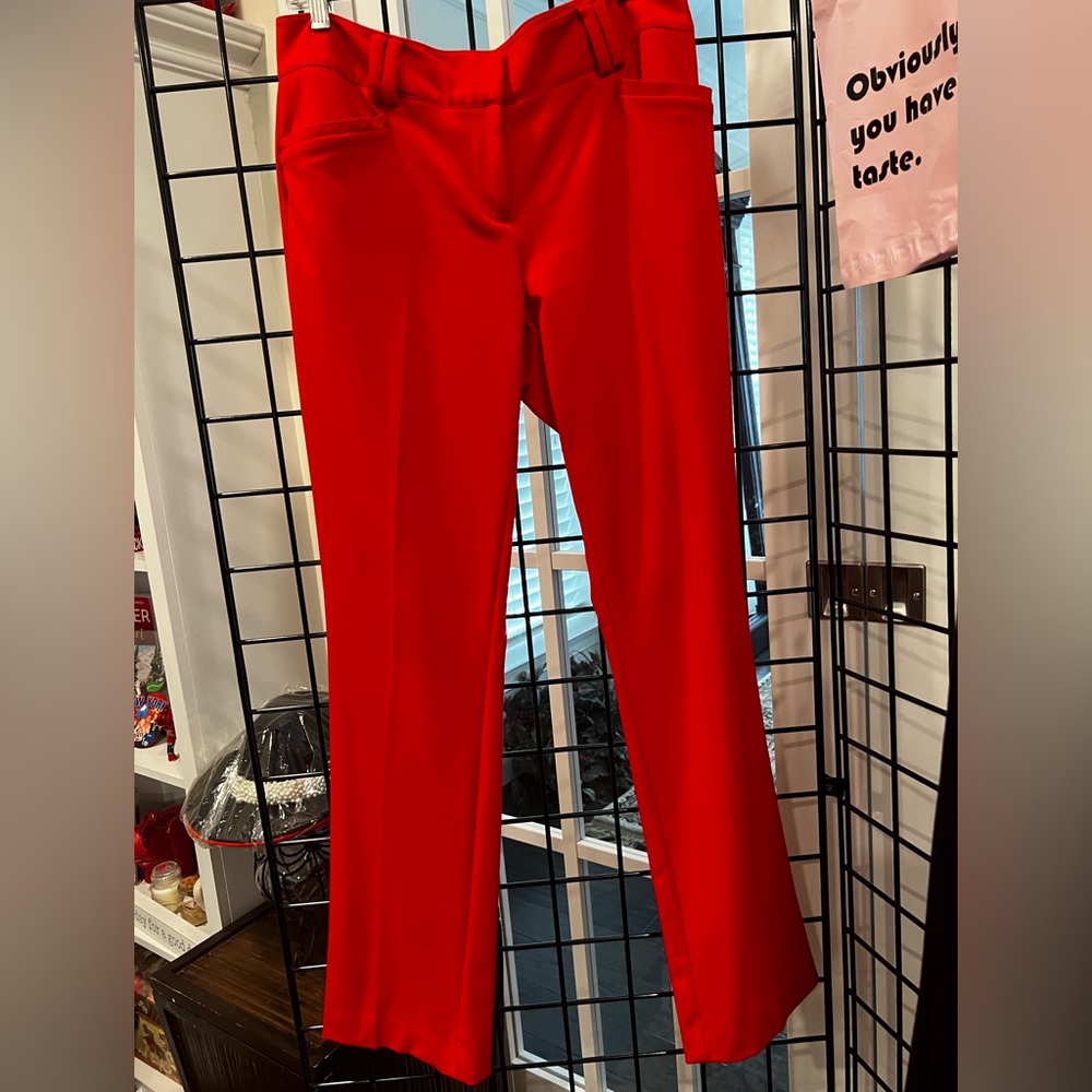 EUC 7th AVENUE NEW YORK & COMPANY
Size 6 women red slacks